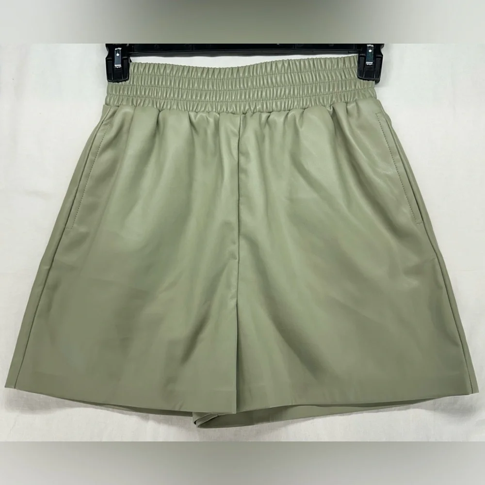 Topshop Womens Faux Leather Elastic‎ Waist With Pockets Shorts Green Size 2 Mark